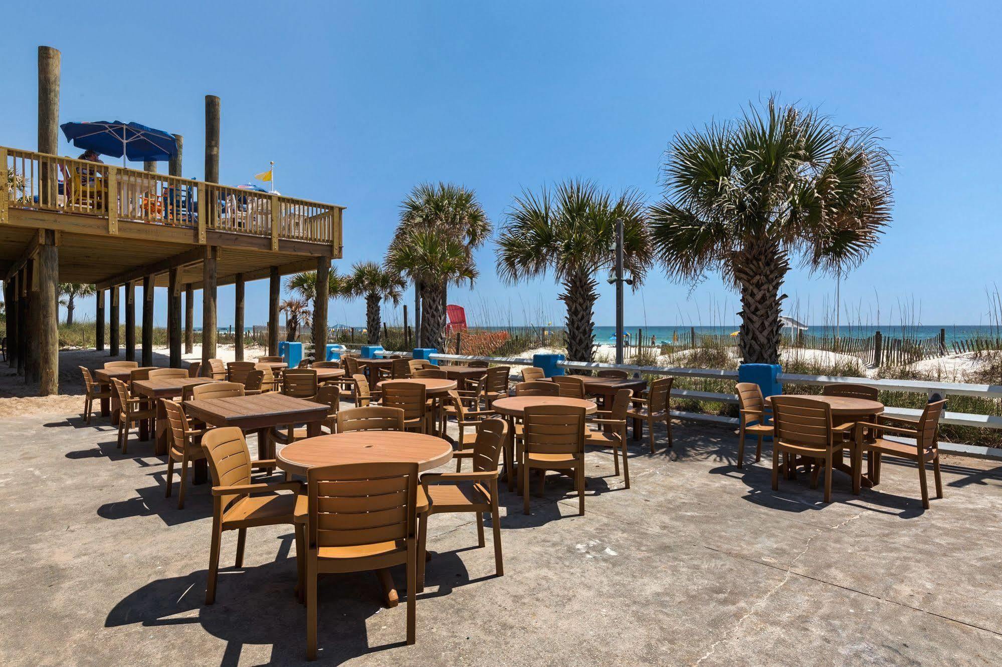 Ramada By Wyndham Panama City Beach / Beachfront Exterior foto